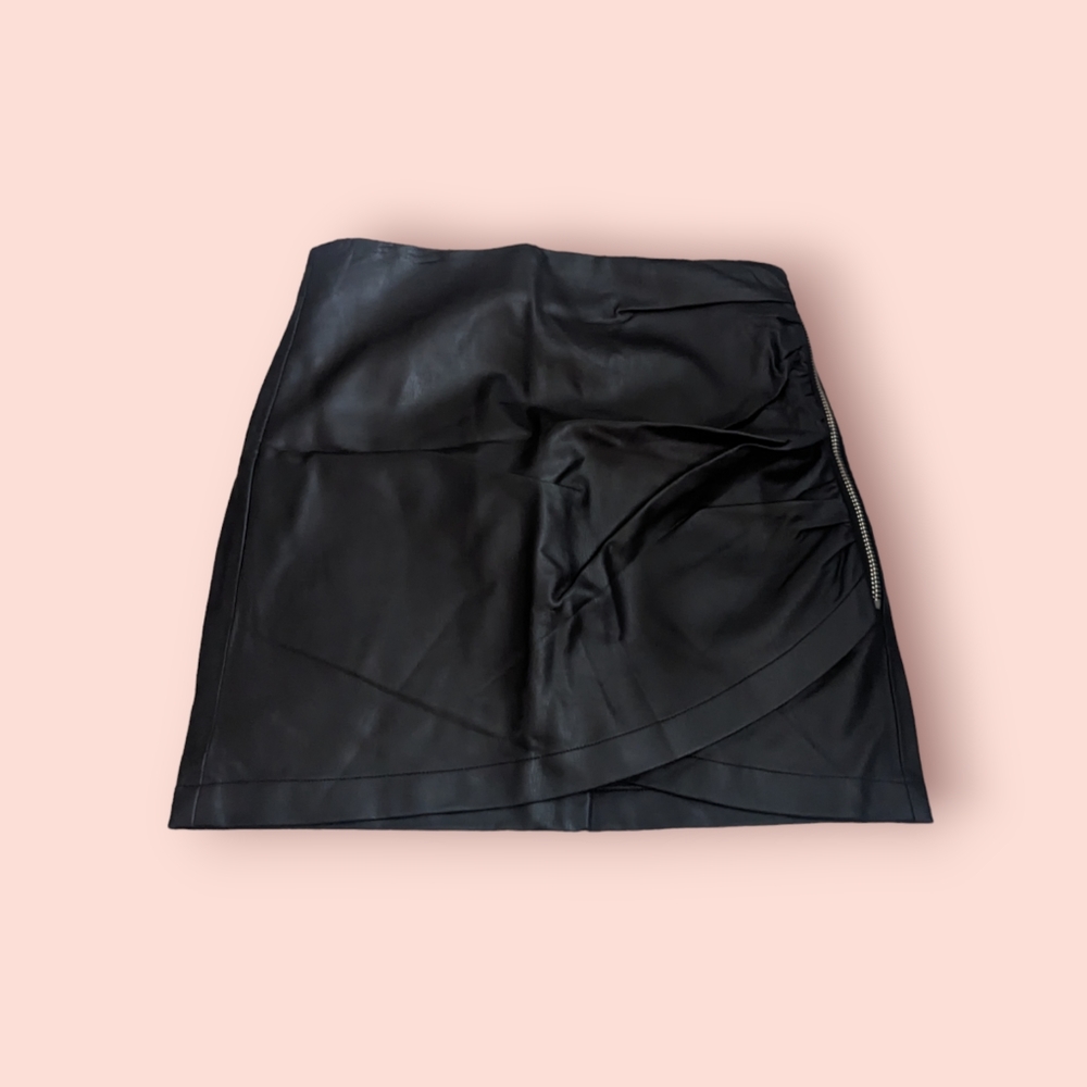 Black pleather mini skirt -size 6